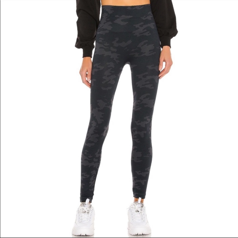 Spanx Look At Me Now Leggings In Black Camo Medium